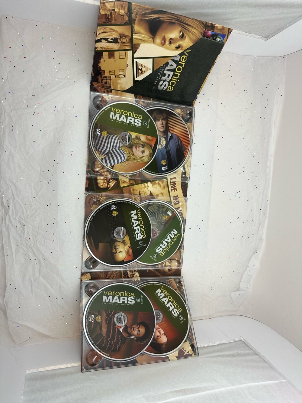 Veronica Mars The Complete Third Season DVD Box Set - Gold/Black - Picture 4 of 16